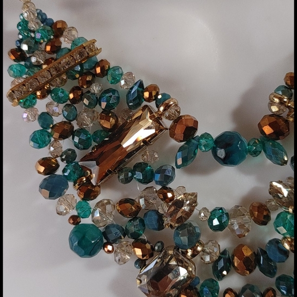 Green and gold crystal rhinestones necklace. - Picture 2 of 5